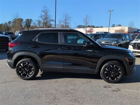 Used 2022 Chevrolet TrailBlazer LT w/ Convenience Package image 3