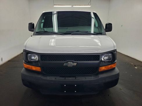 Used 2015 Chevrolet Express 2500 RWD image 2