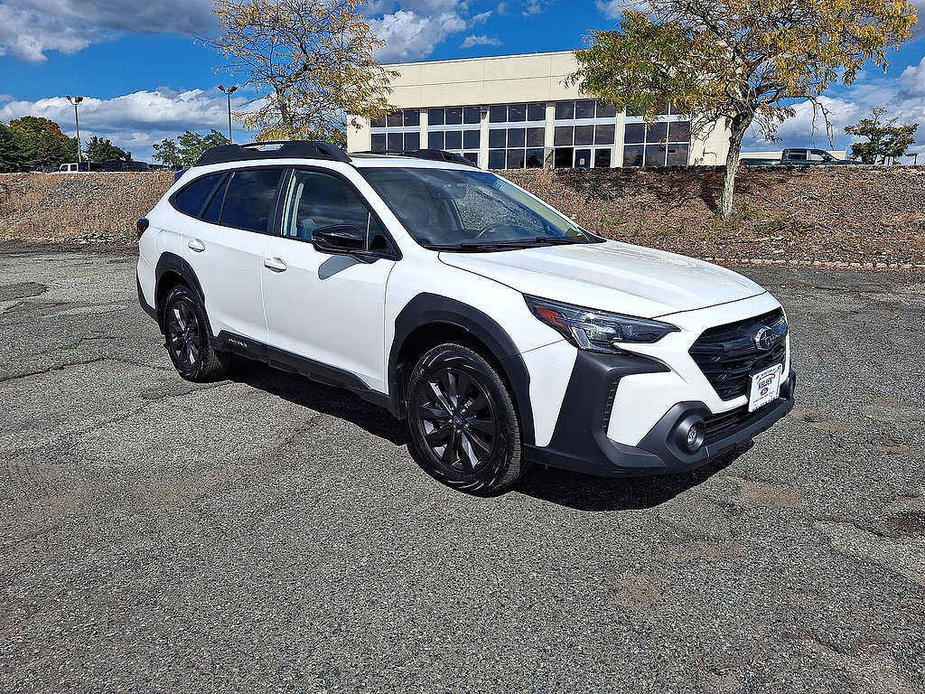 Used 2025 Subaru Outback Onyx Edition AWD/4WD image 2