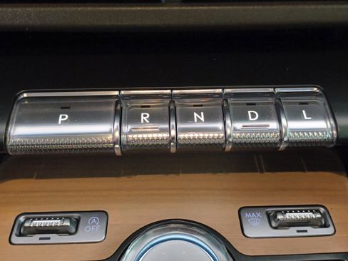 Used 2024 Lincoln Nautilus Reserve w/ Equipment Group 202A image 25