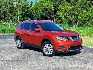 Used 2016 Nissan Rogue SV image 1