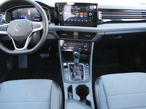 Used 2025 Volkswagen Jetta SE w/ Sunroof Package FWD image 20