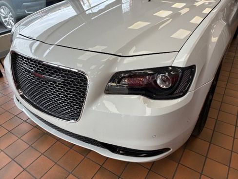 Used 2021 Chrysler 300 S image 9