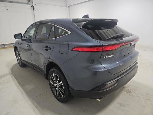 Used 2023 Toyota Venza LE image 6