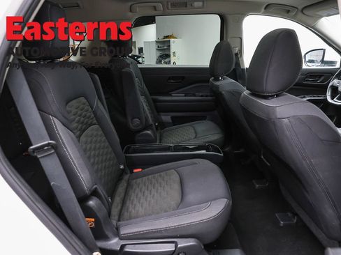 Used 2024 Nissan Pathfinder SV w/ SV Premium Package AWD/4WD image 25