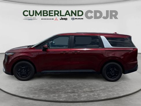 Used 2025 Kia Carnival FWD image 3