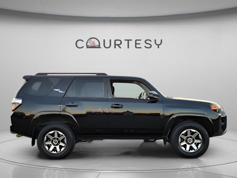 Certified 2023 Toyota 4Runner TRD Off-Road image 6