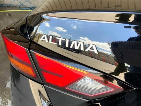 Used 2023 Nissan Altima 2.5 SV image 9