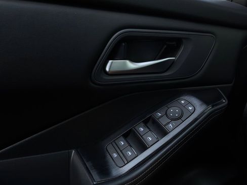 Used 2025 Nissan Rogue SV FWD image 21