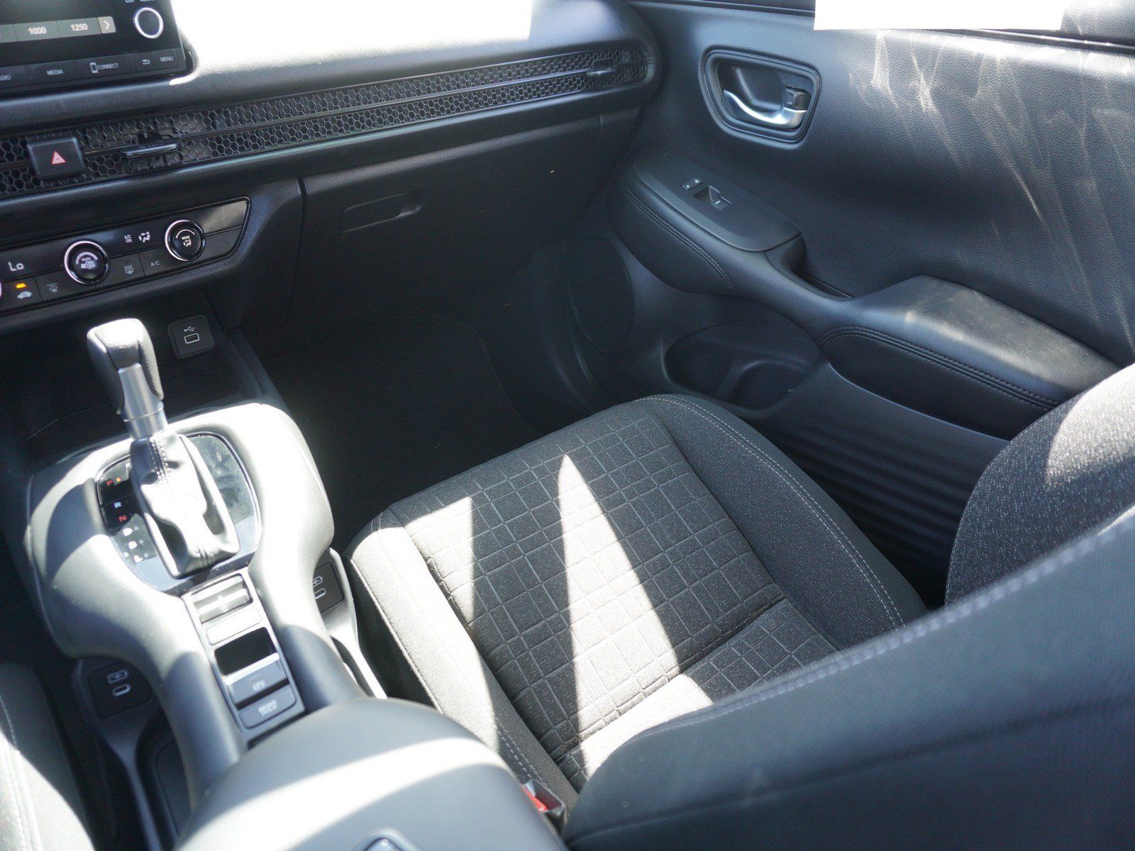 Used 2025 Honda HR-V LX image 15
