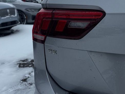 Used 2022 Volkswagen Tiguan SE R-Line image 9