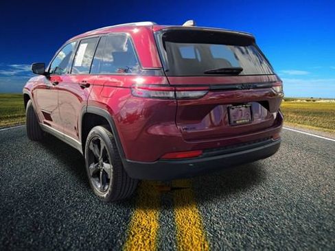 Certified 2023 Jeep Grand Cherokee Altitude image 2