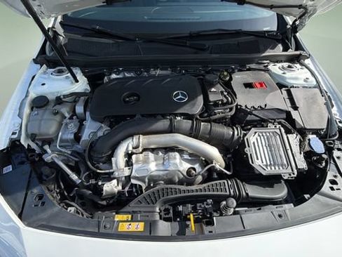 Used 2025 Mercedes-Benz CLA 250 image 33
