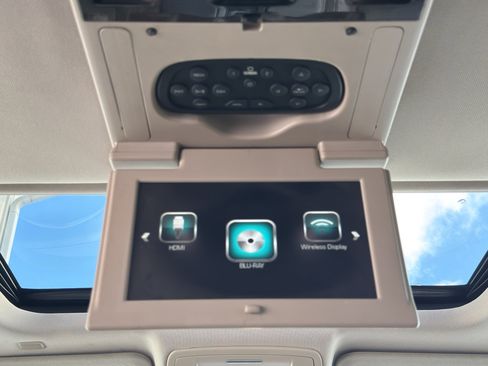 Used 2017 Chevrolet Suburban Premier image 18