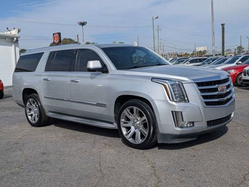 Used 2015 Cadillac Escalade ESV Luxury image 3