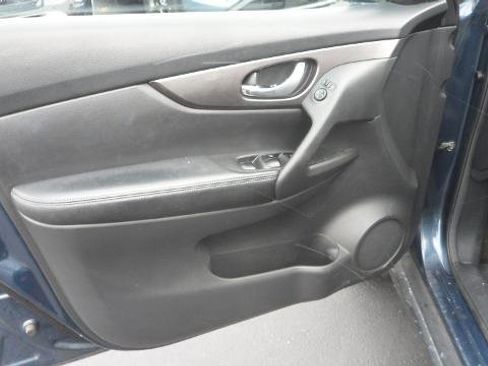 Used 2015 Nissan Rogue S image 16