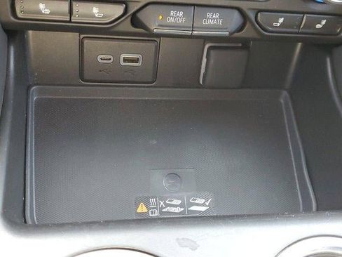 Used 2024 Chevrolet Suburban RST RWD image 26