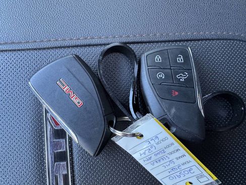 Used 2024 GMC Sierra 2500 AT4 w/ AT4 Premium Plus Package image 25