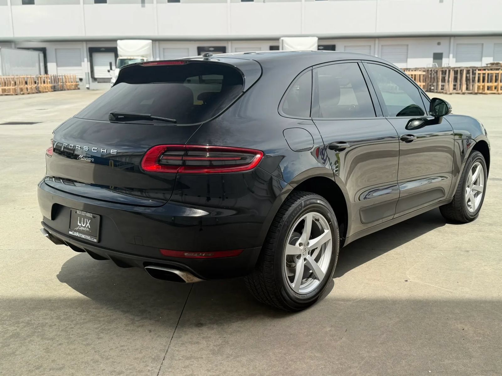 Used 2018 Porsche Macan Sport Edition AWD/4WD image 7