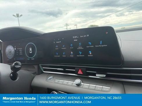 Used 2024 Hyundai Elantra SEL FWD image 22