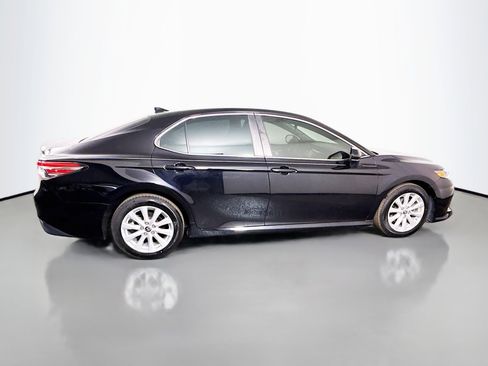 Used 2020 Toyota Camry LE image 11