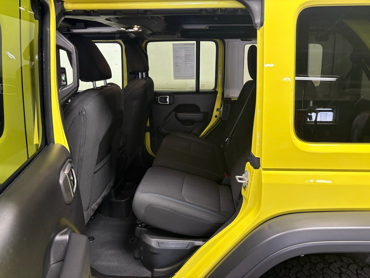 Used 2023 Jeep Wrangler Unlimited Rubicon 4xe w/ Cold Weather Group AWD/4WD image 12