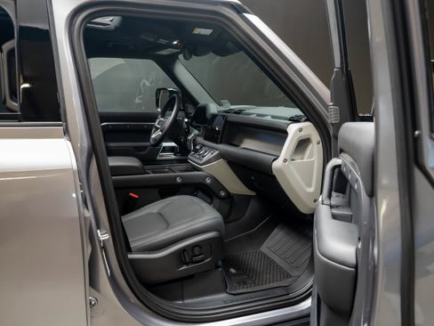 Used 2024 Land Rover Defender 110 SE AWD/4WD image 29
