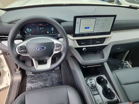 New 2025 Ford Explorer Active w/ Active Comfort Package image 10