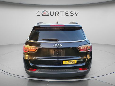 Used 2021 Jeep Compass Latitude FWD image 9