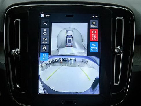 Certified 2026 Volvo XC40 B5 Plus AWD/4WD image 31