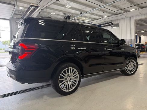 Used 2024 Ford Expedition Platinum AWD/4WD image 6