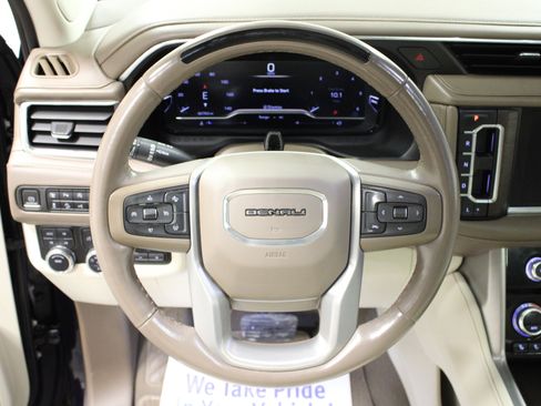 Used 2023 GMC Yukon Denali w/ Advanced Technology Package image 19