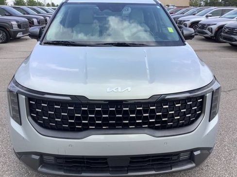 Used 2025 Kia Carnival SX Prestige FWD image 2