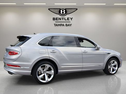 Used 2025 Bentley Bentayga Extended Wheelbase AWD/4WD image 10