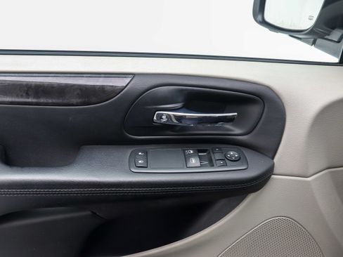 Used 2013 Dodge Grand Caravan SE FWD image 21