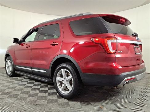 Used 2017 Ford Explorer XLT w/ Equipment Group 202A image 7