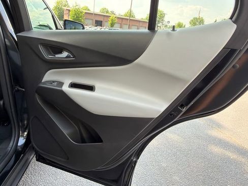 Used 2022 Chevrolet Equinox LS w/ LS Convenience Package FWD image 16