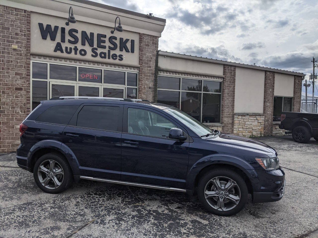 Used 2018 Dodge Journey Crossroad w/ Nav & Sun Group AWD/4WD image 2