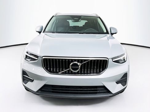 Used 2025 Volvo XC40 B5 Core AWD/4WD image 2
