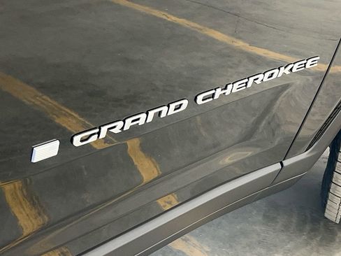 New 2025 Jeep Grand Cherokee Laredo w/ Luxury Tech Group I image 38