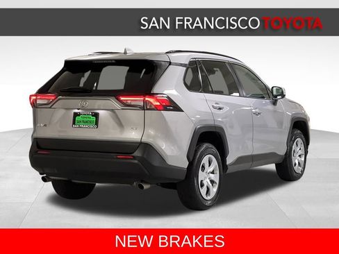 Used 2021 Toyota RAV4 LE image 5