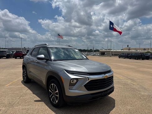 Used 2025 Chevrolet TrailBlazer LT AWD/4WD image 1
