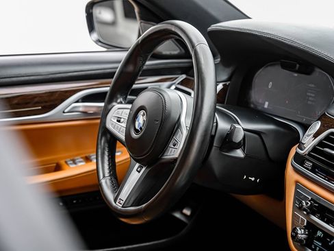 Used 2020 BMW 750i xDrive w/ Executive Package AWD/4WD image 13
