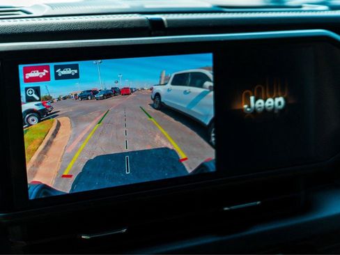 Used 2025 Jeep Gladiator Mojave AWD/4WD image 33