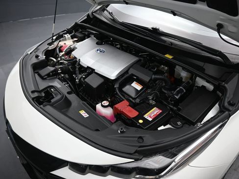 Used 2017 Toyota Prius Prime Advanced image 42