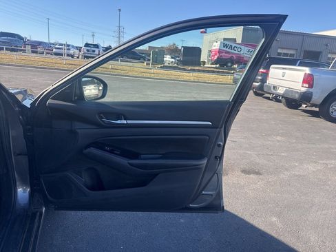 Used 2023 Nissan Altima 2.5 SV image 29