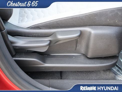 Used 2019 Chevrolet Equinox LT w/ Driver Convenience Package FWD image 11