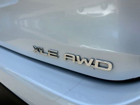 Used 2023 Toyota Highlander XLE AWD/4WD image 36