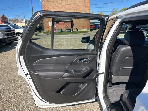 Used 2023 Chevrolet Traverse RS image 22