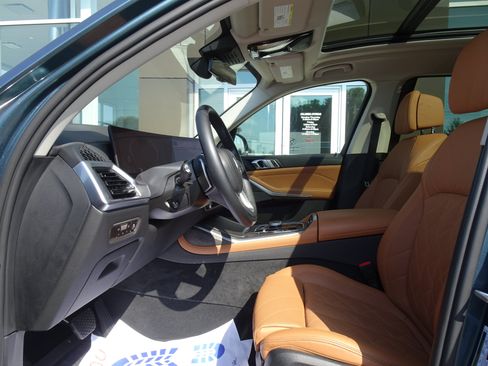 Used 2023 BMW X7 xDrive40i w/ Premium Package AWD/4WD image 9